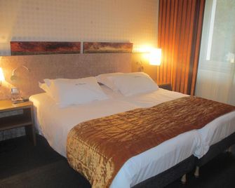 Hotel La Chaumiere - Dole - Schlafzimmer