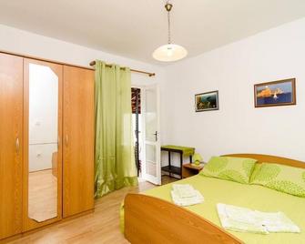 Guest House Kola - Double Room with Terrace - Banići - Bedroom