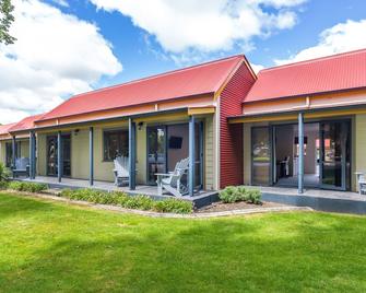 Oak Estate Motor Lodge - Greytown - Building