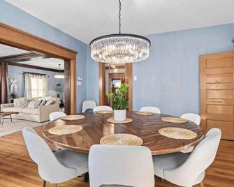 Stunning Historic Home Walk To Plaza & Westport! - Kansas City - Dining room