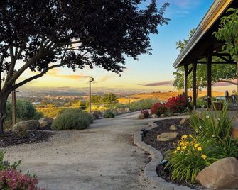 Olive Ranch by AvantStay Enjoy Sunsets over the Valley 4.5 Acre Ranch Home - Paso Robles