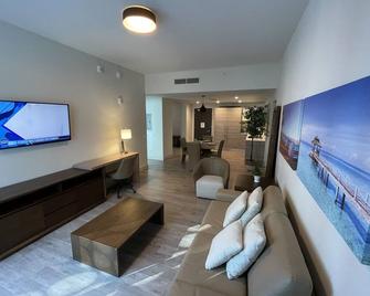 Apartment in CH. Ocean View, Pool, Parking - Hollywood - Living room