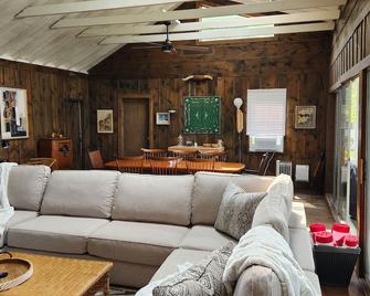 Lake Buel Lakefront - 4 Bedrooms with private dock - New Marlborough - Living room
