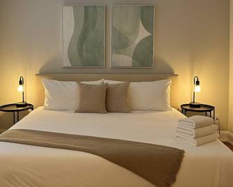 Modern 2BR with Reliable Wi-Fi - Chicago - Bedroom