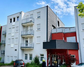 Stuttgart Großbettlingen Hotel by Belvilla - Großbettlingen - Edificio