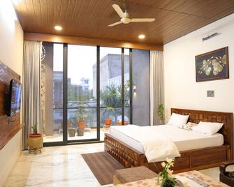 Amritam Palace A Luxury Ac Home Stay - Rīngas - Bedroom