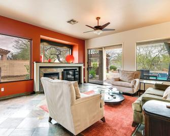 Private Pool and Pergola Arizona Vacation Rental - Phoenix - Living room