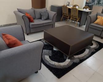 Goddis Apartments - Lagos - Sala de estar