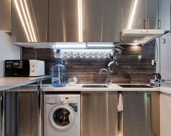 H&co Hostel - קאזאן - מטבח