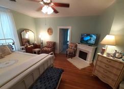 Victorian Spa Ensuite @ Nottingham Pl, King Bed, Jacuzzi Near Uva-Wise & Main St - Wise - Makuuhuone