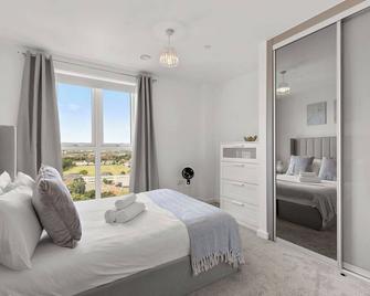 Khayat Homes - The Lasgidi - Two Bed Apt - Barking - Makuuhuone