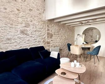 Duplex à 2 min des arènes et de la maison carrée - Nîmes - Salon