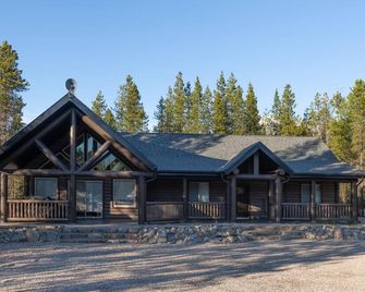 The Golden Eagle Cabin - Valemount - Edificio