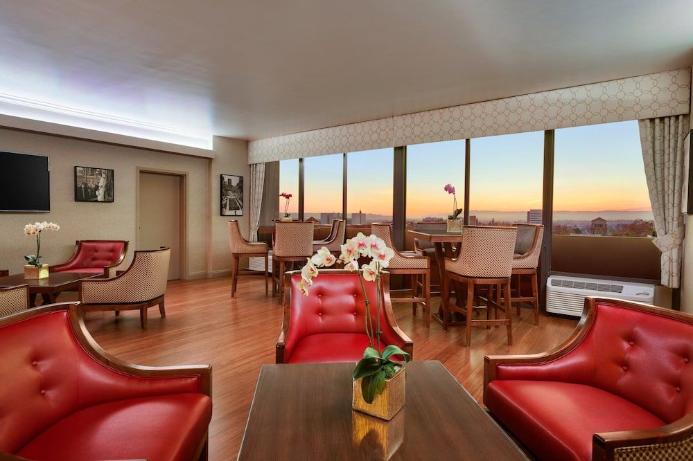 USC Hotel thumbnail 3