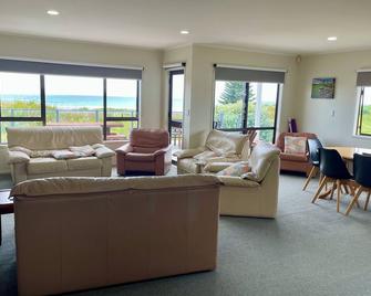 Unrestricted Ocean Views from our Family Holiday Home - Whakatane - Living room