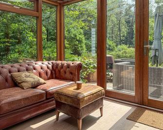 Cozy Home In Epe With House A Panoramic View - Epe - Wohnzimmer