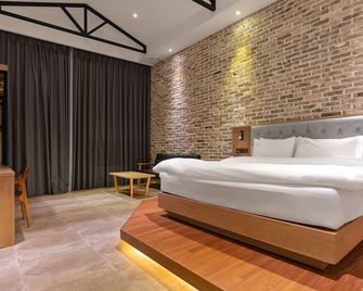 Schweizer Dorf Hotel - Cheonan - Habitación