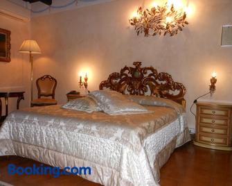 Agriturismo Cassinazza - Civenna - Bedroom