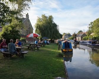 The Barge Inn - Bradford-on-Avon
