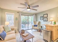 Coastal Condo with Pool & Direct Beach Access! - Hilton Head Island - Living room