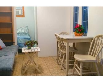 Cozy apartment in the heart of downtown Put in Bay - Put-in-Bay - Living room