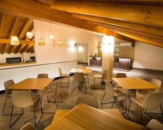 Villa Lucerna Sports & Hotel Resort - San Martín de Castañeda - Restaurante