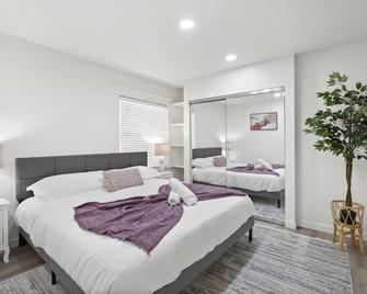 Redondo Retreat, 1 Mile to the Beach, Games, Remodeled 3BD Home, Fire Pit, Patio - Long Beach - Habitación