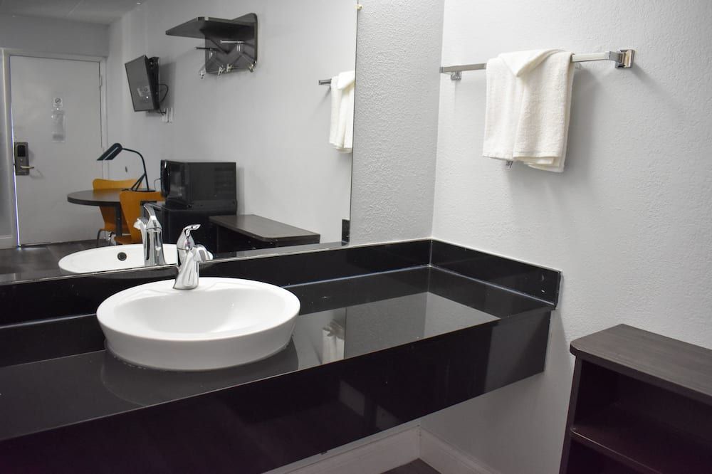 Motel 6 Columbus Oh - Osu North - קולומבוס - חדר רחצה
