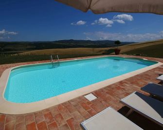Charming Tuscan Farmhouse - Montenero d'Orcia - Piscina