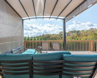 PETS, large fenced yard, full kitchen, 6 min to A-ville. - Candler - Balcón