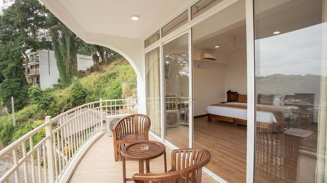 360 Lake View Hotel