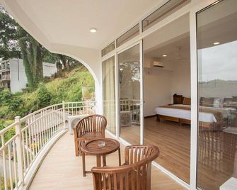 360 Lake View Hotel - Kandy - Balcony
