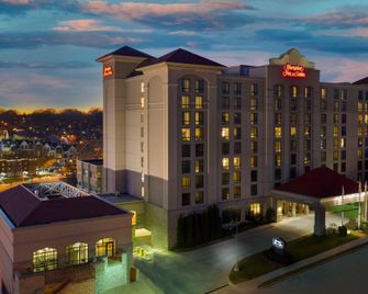 Hampton Inn & Suites Kansas City-Country Club Plaza - Kansas City - Building