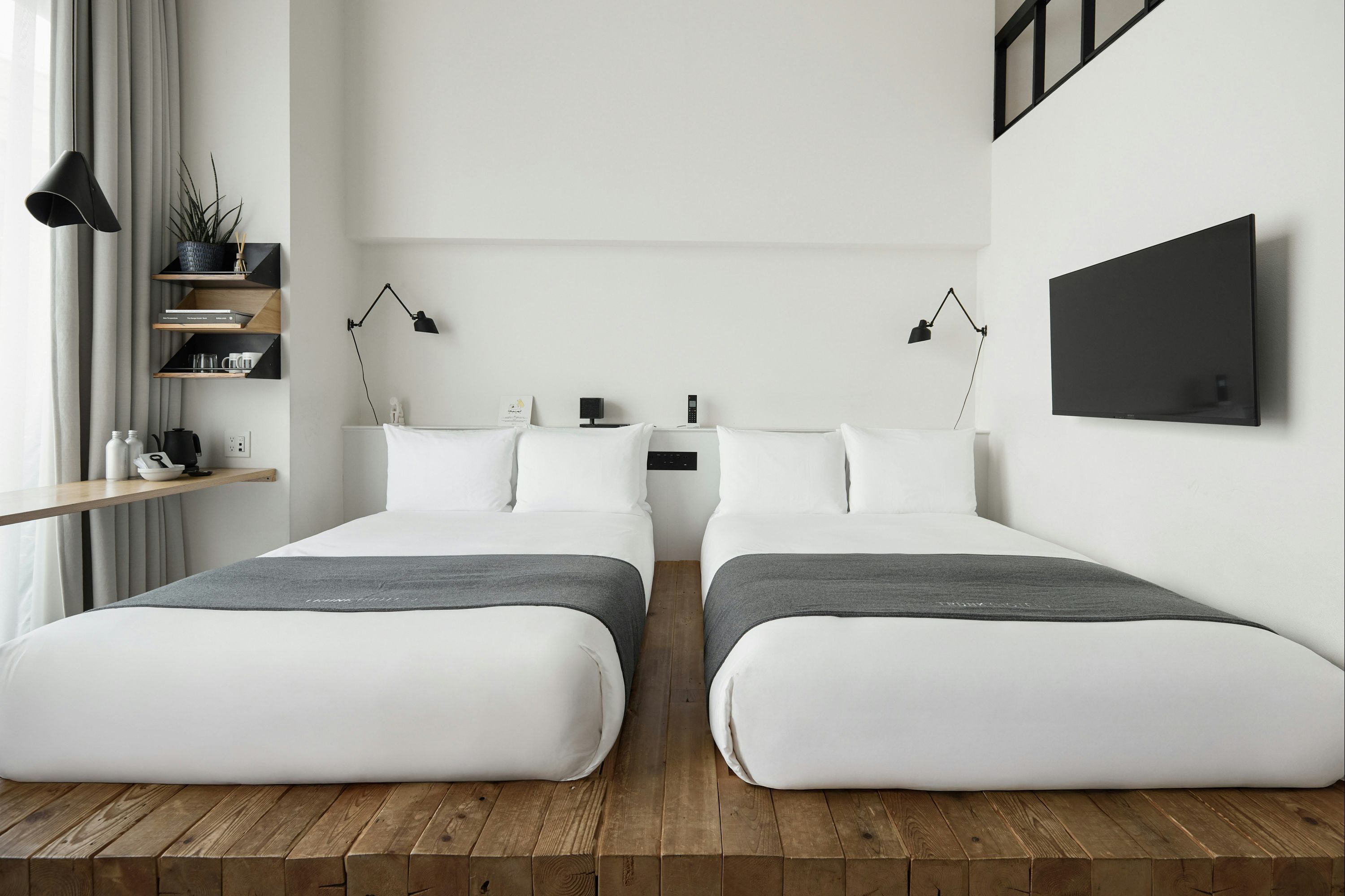 tatsu★値下げ trunkhotel（トランクホテル） 一泊2名宿泊券 Trunk (Hotel) トランク ホテルの宿泊料金 ¥53,821 (¥̶6̶5̶4̶,̶0̶6̶8̶