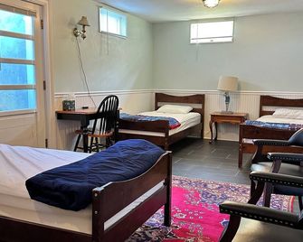 Gorgeous Home In Prime Location- Close To Everything With Air Conditioning - Block Island - Bedroom