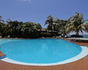 Thalatta Resort - Zamboanguita - Zwembad