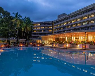 Radisson Blu Mammy Yoko Hotel Freetown - פריטאון - בריכה