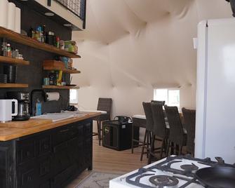 Seclusion at Mesa Verde NP w/ Sauna on 200 Acres - Cortez - Kitchen