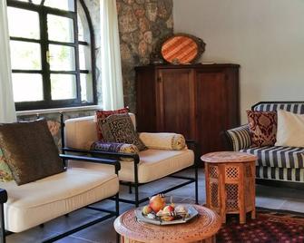 Villa Eden Is A Historical Vacation With Private Pool And Garden In Kayaköy - Fethiye - Wohnzimmer