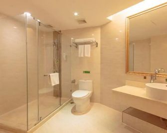 Vienna International Hotel Huizhou South Railway Station - Huizhou - Bathroom