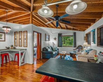 Mountain Treehouse - Magpie Nest - Mentone - Sala de estar