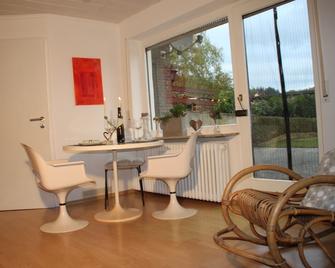 Nice, apartment, near Nürburgring, ideal for hiking / dream paths, free WiFi - Nachtsheim - Sala de estar