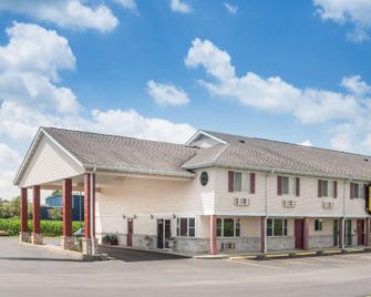 Lunar Inn Wapakoneta - Wapakoneta - Building