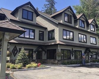 Bolton Landing - Walk To Town! Come Visit Any Season! - Bolton Landing - Building