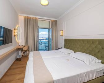 Aktaion City Hotel - Gytheio - Schlafzimmer