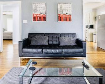 3-bedroom vacation home 5 minutes from High Point University - High Point - Living room