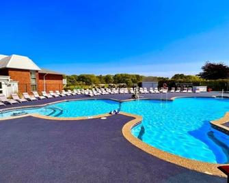 Cape Cod Irish Village - Hyannis - Pool