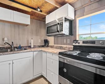 Lucky's Canoe & Kayak Cabin #3 - Caddo River Access! - Glenwood - Cocina