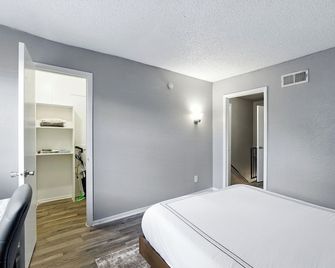 Pioneer Creek 410c I Comfy 2 Bed 15 Bath - Arlington - Bedroom