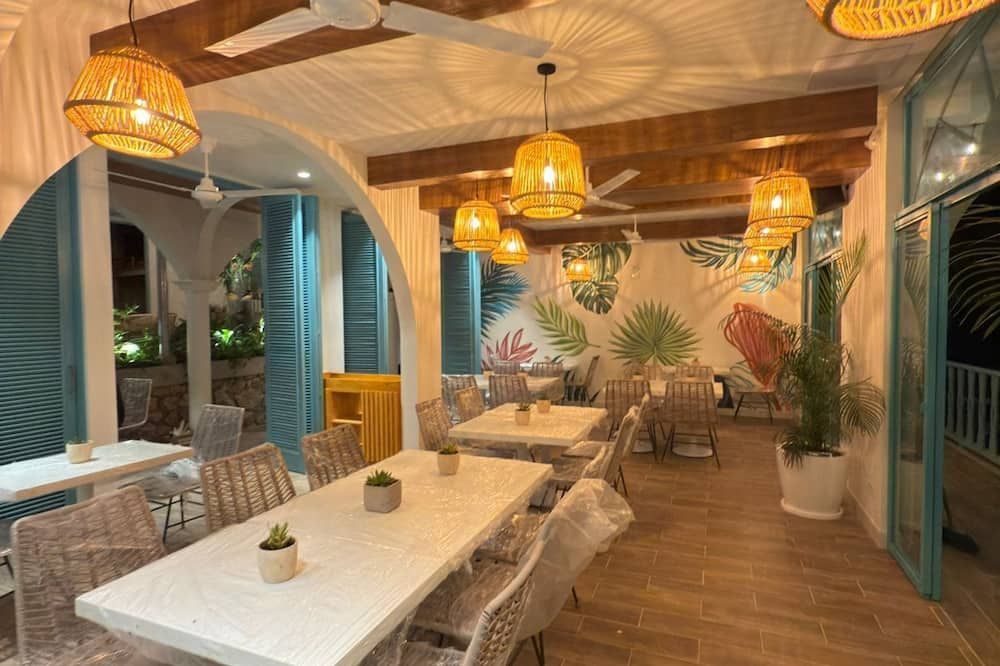 Adra Hostel Peten - Flores - Restaurant